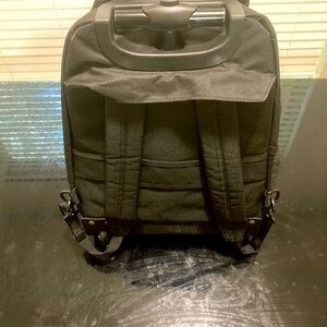 Black Los Angeles Lakers bag